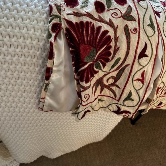 Embroidered Robe from Jerusalem - Picture 2 of 5